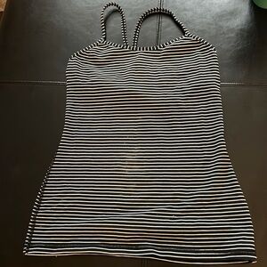 Lululemon sz 6 Power Y tank